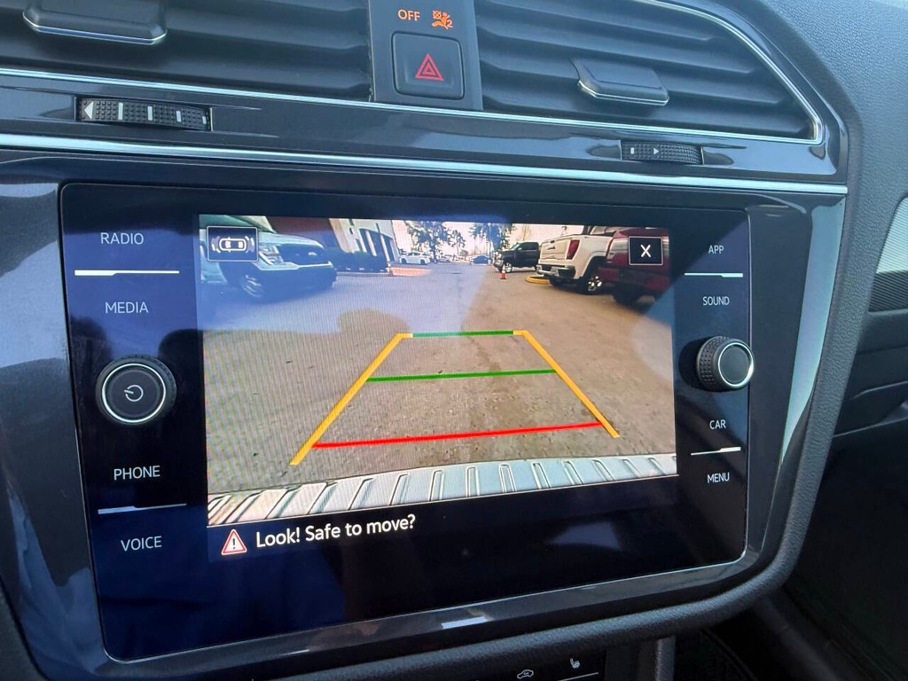 Volkswagen Tiguan Vehicle Full-screen Gallery Image 28