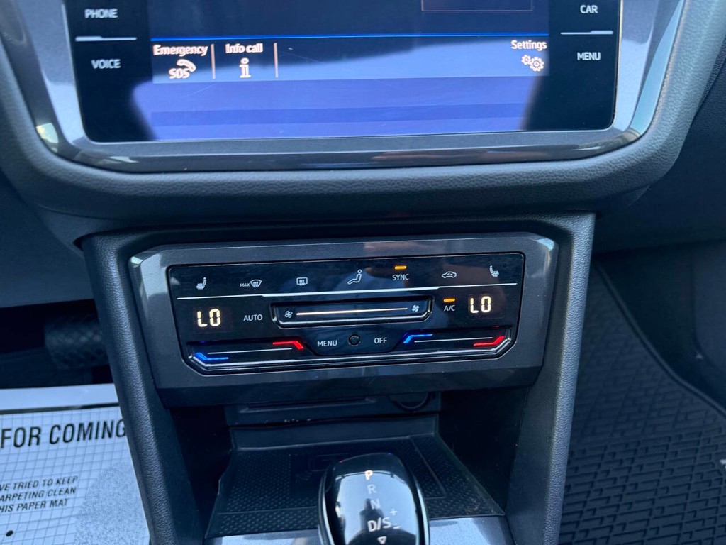 Volkswagen Tiguan Vehicle Full-screen Gallery Image 29