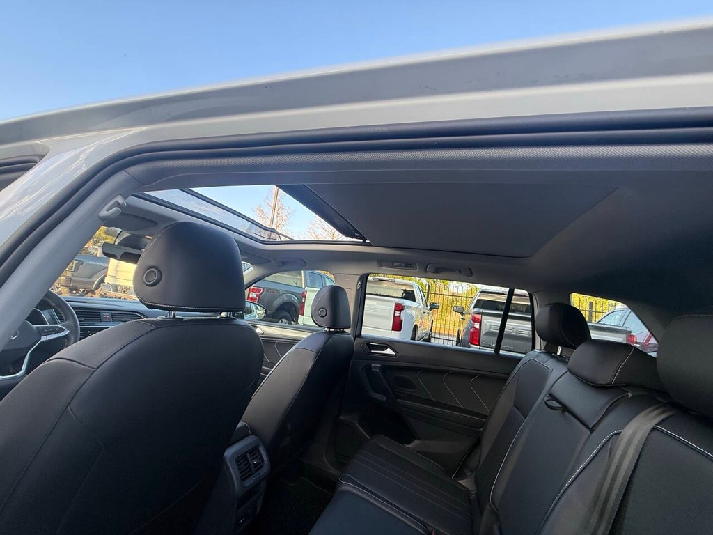 Volkswagen Tiguan Vehicle Full-screen Gallery Image 33