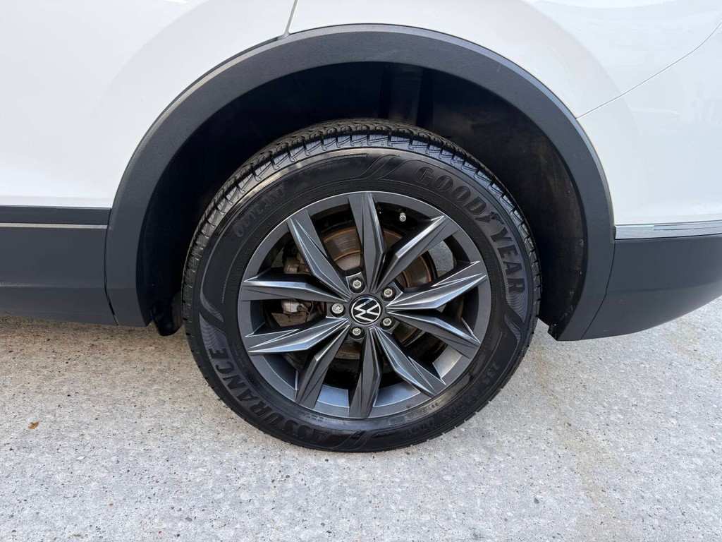Volkswagen Tiguan Vehicle Full-screen Gallery Image 38