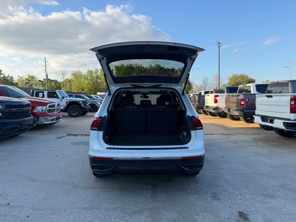 Volkswagen Tiguan Vehicle Full-screen Gallery Image 39