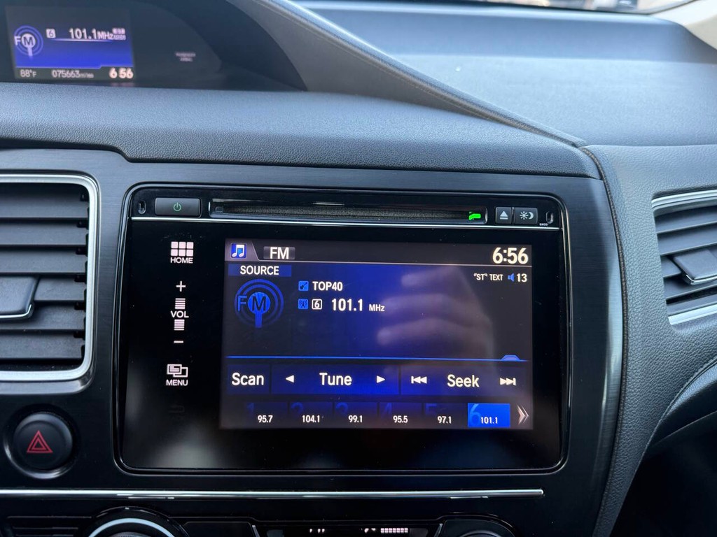 Honda Civic Sedan Vehicle Full-screen Gallery Image 25