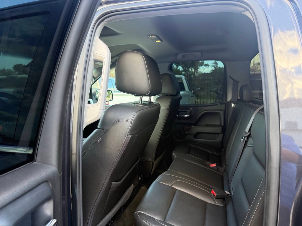 GMC Sierra 1500 Vehicle Full-screen Gallery Image 12