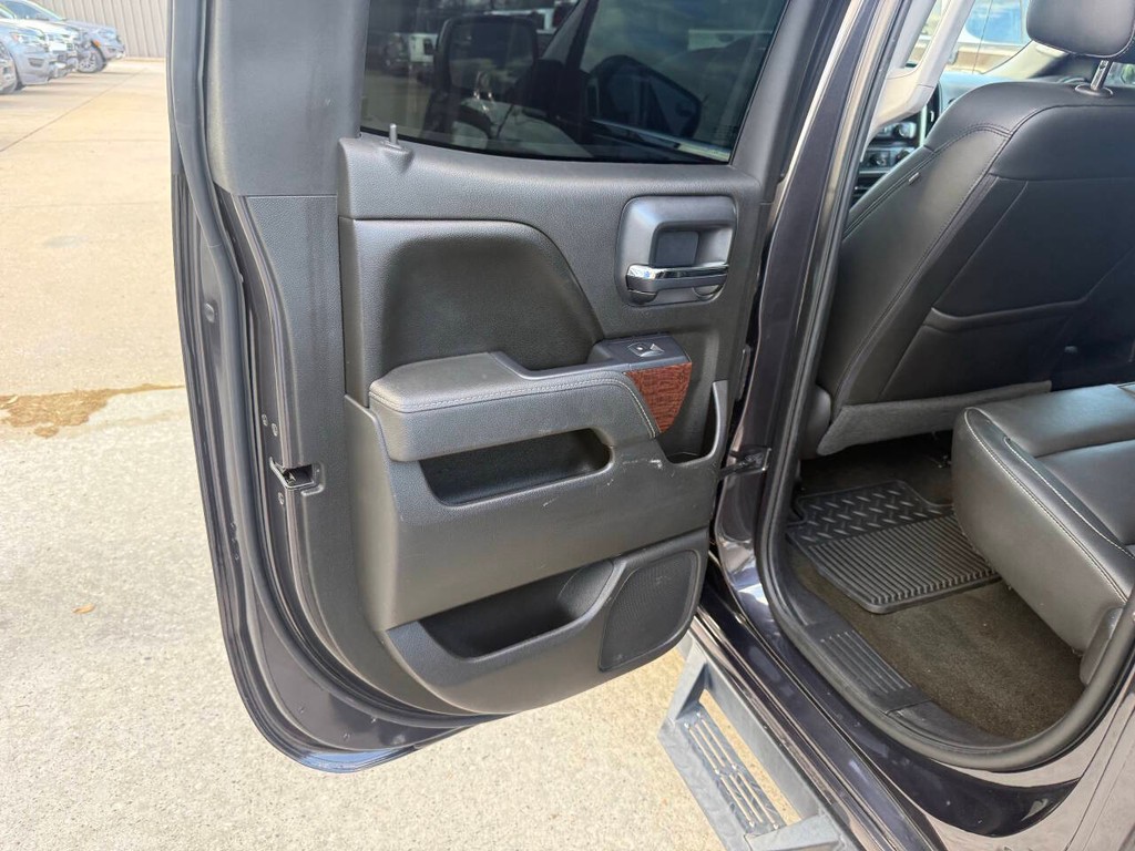 GMC Sierra 1500 Vehicle Full-screen Gallery Image 14