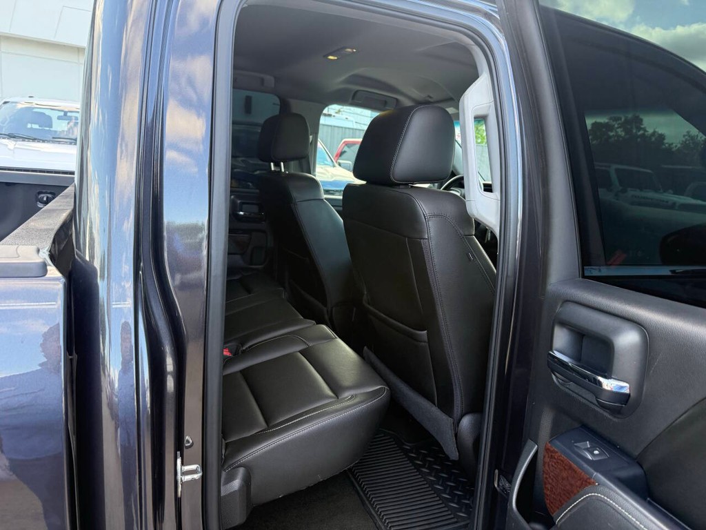 GMC Sierra 1500 Vehicle Full-screen Gallery Image 15