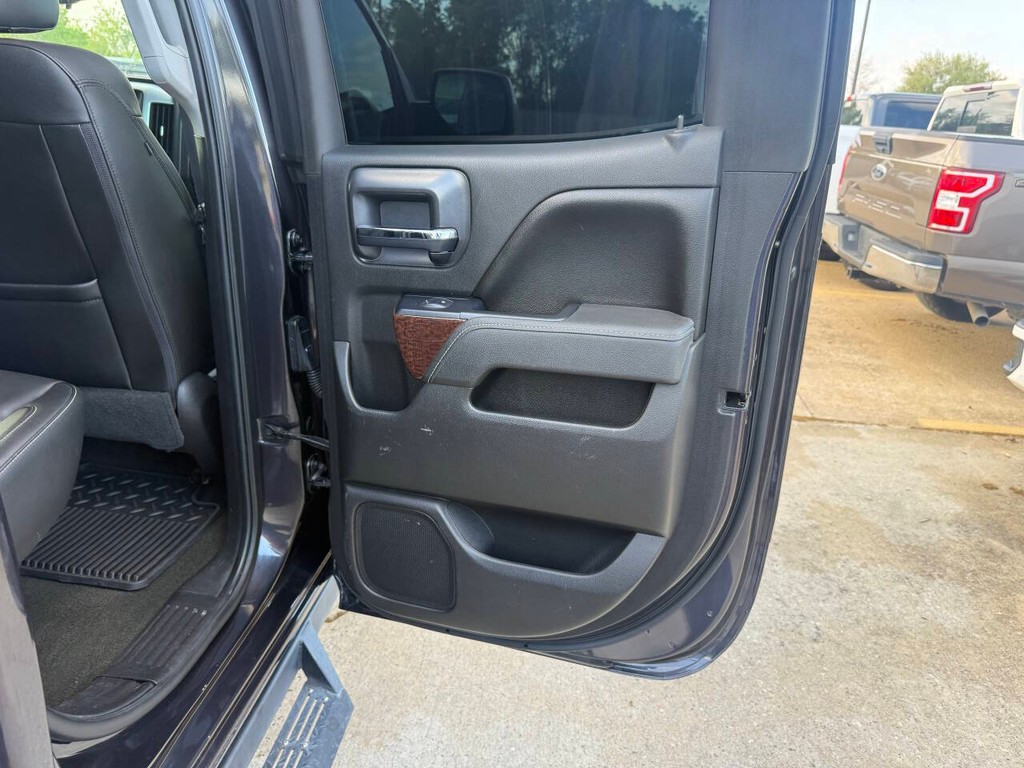 GMC Sierra 1500 Vehicle Full-screen Gallery Image 16