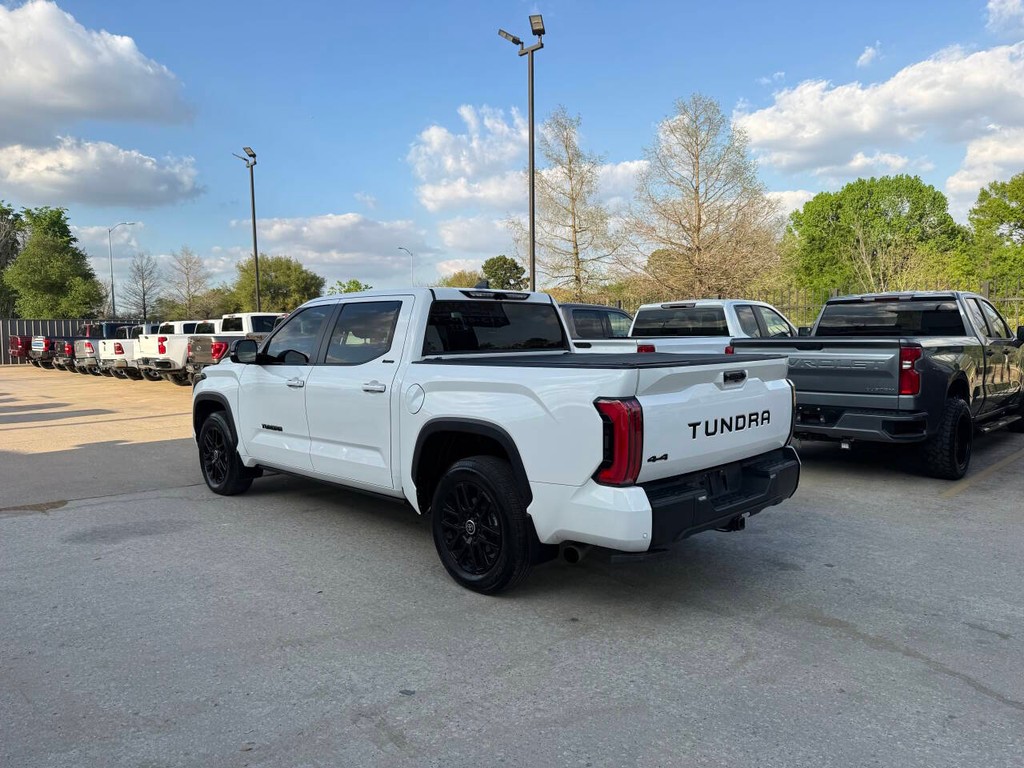 Toyota Tundra 4WD Vehicle Full-screen Gallery Image 04