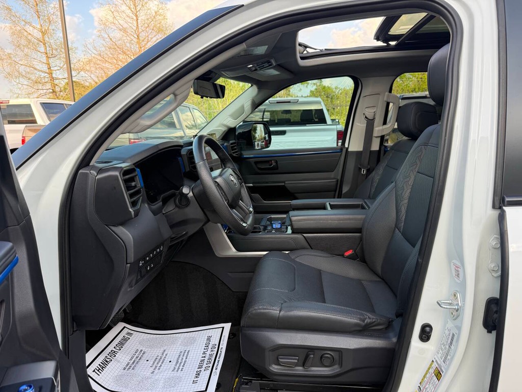 Toyota Tundra 4WD Vehicle Full-screen Gallery Image 07