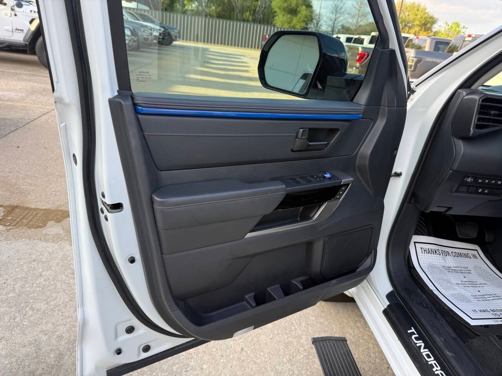 Toyota Tundra 4WD Vehicle Full-screen Gallery Image 08