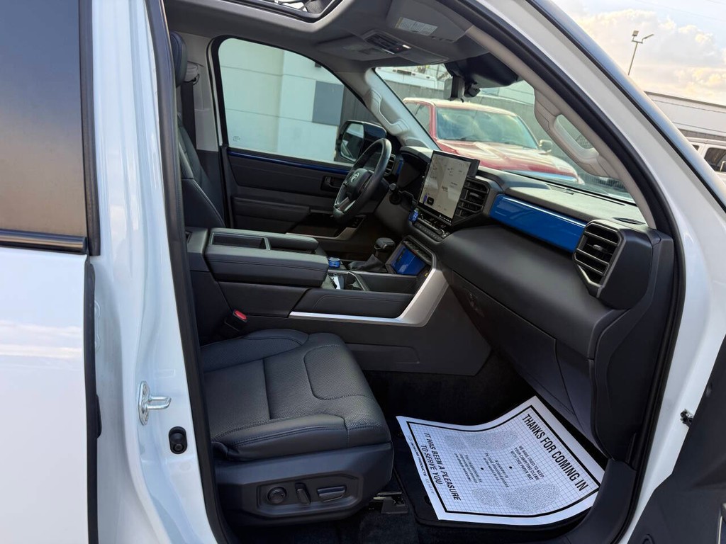 Toyota Tundra 4WD Vehicle Full-screen Gallery Image 10