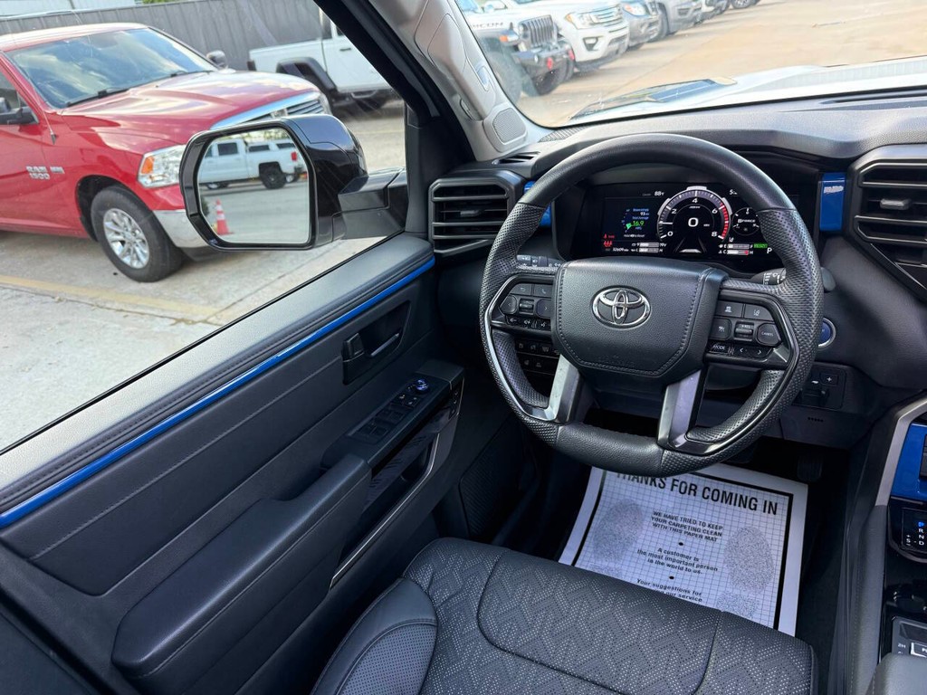 Toyota Tundra 4WD Vehicle Full-screen Gallery Image 19