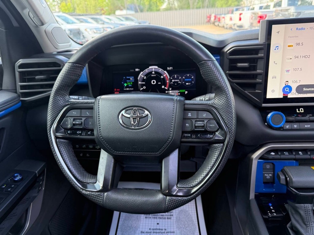 Toyota Tundra 4WD Vehicle Full-screen Gallery Image 22