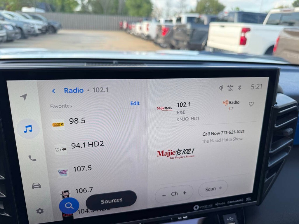 Toyota Tundra 4WD Vehicle Full-screen Gallery Image 25