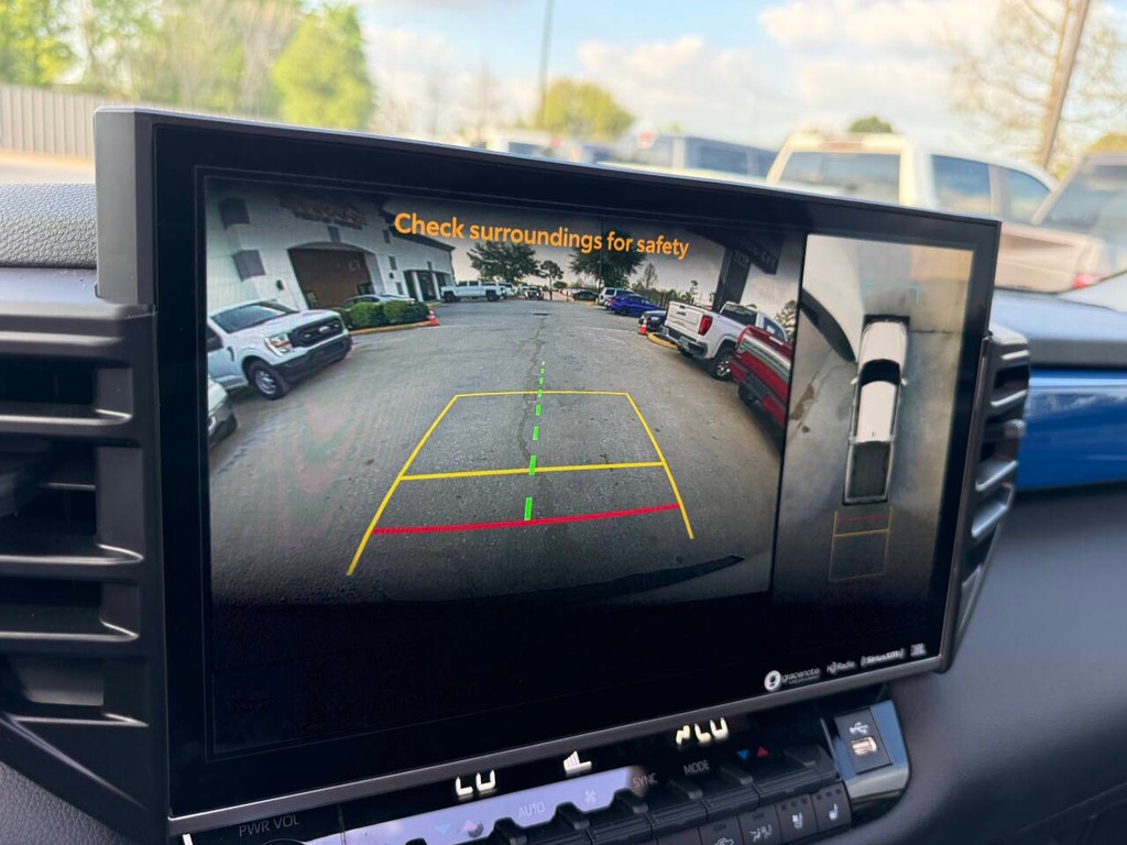 Toyota Tundra 4WD Vehicle Full-screen Gallery Image 26