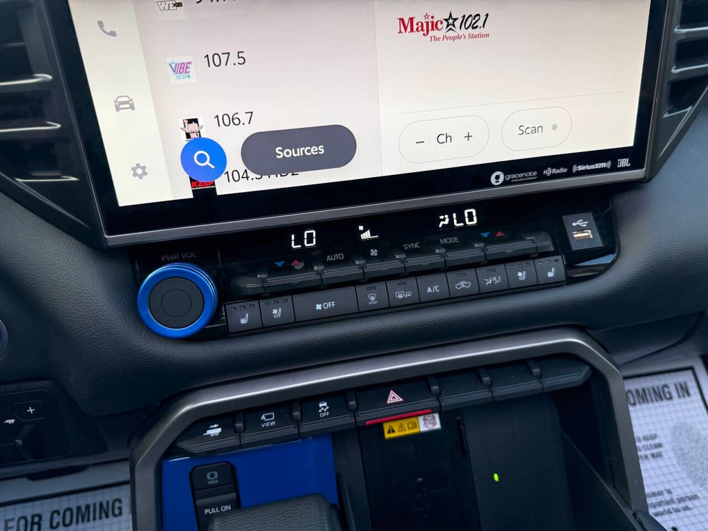 Toyota Tundra 4WD Vehicle Full-screen Gallery Image 27