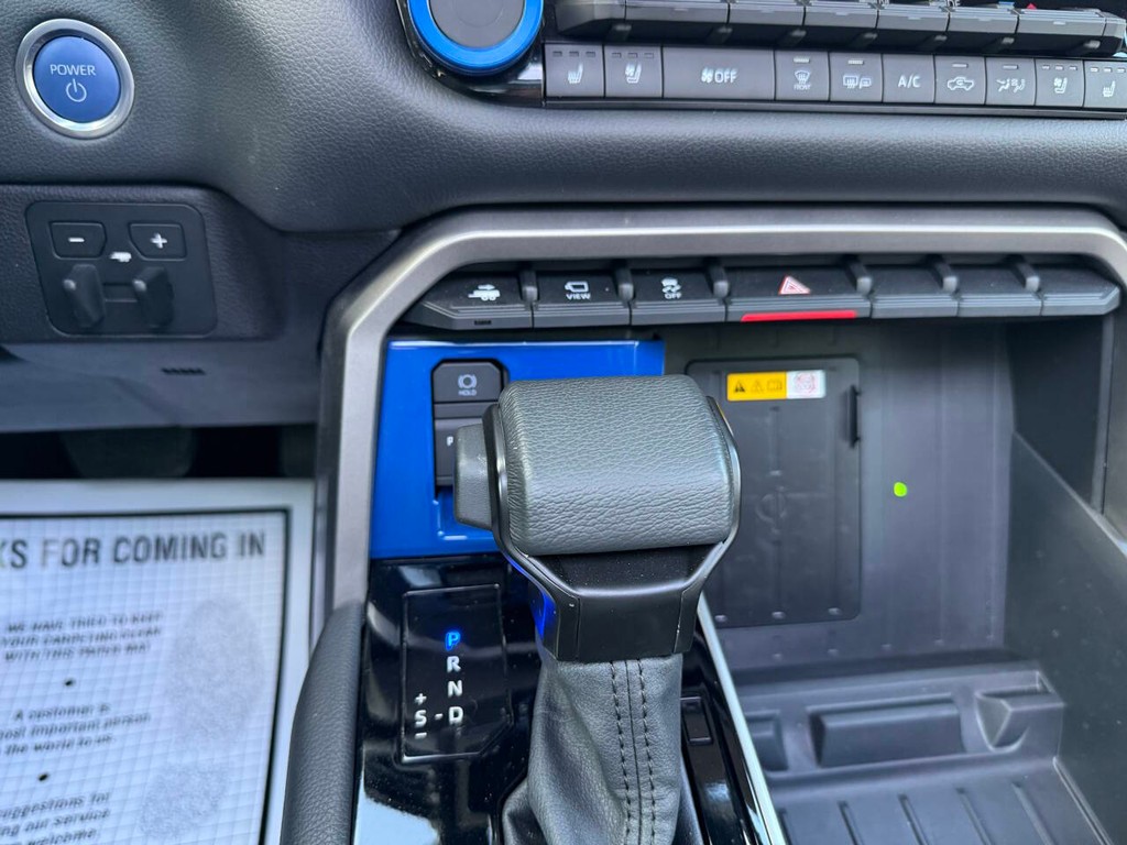 Toyota Tundra 4WD Vehicle Full-screen Gallery Image 28