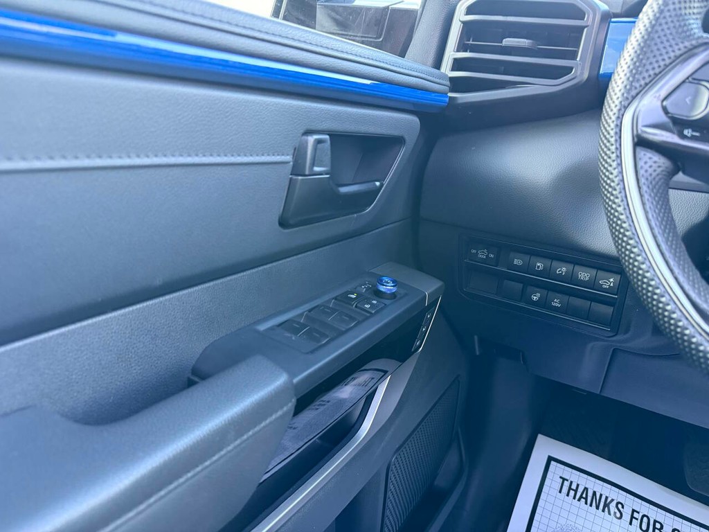 Toyota Tundra 4WD Vehicle Full-screen Gallery Image 30