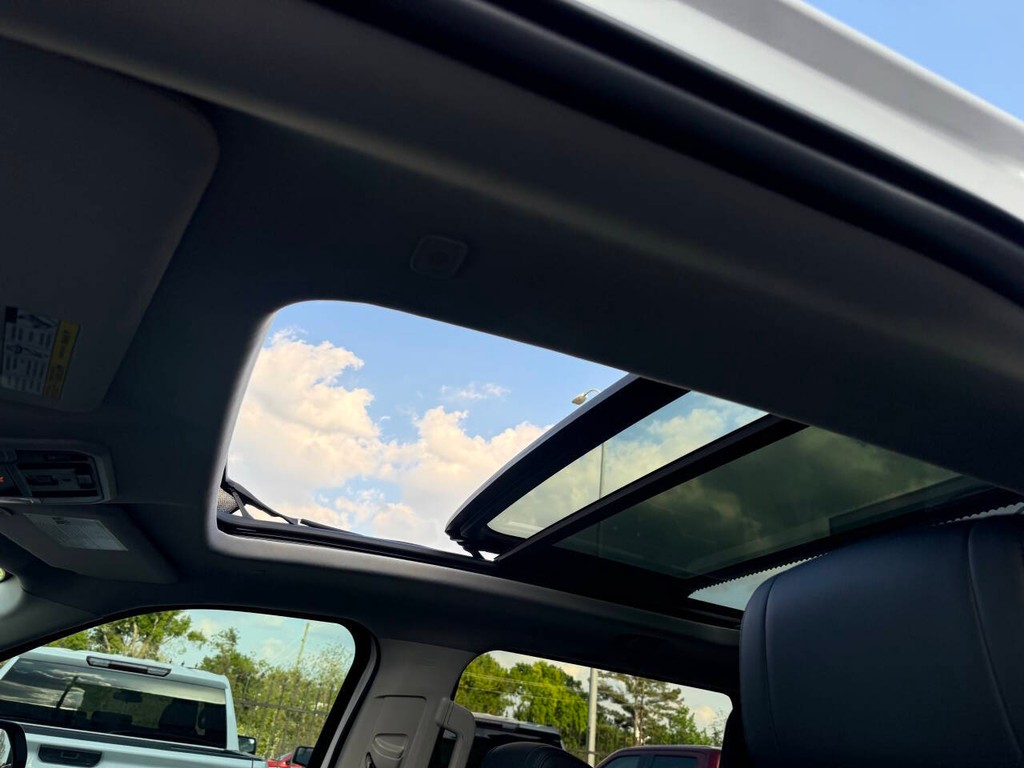 Toyota Tundra 4WD Vehicle Full-screen Gallery Image 31