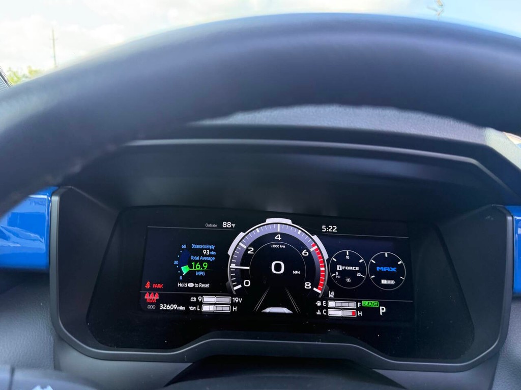 Toyota Tundra 4WD Vehicle Full-screen Gallery Image 33