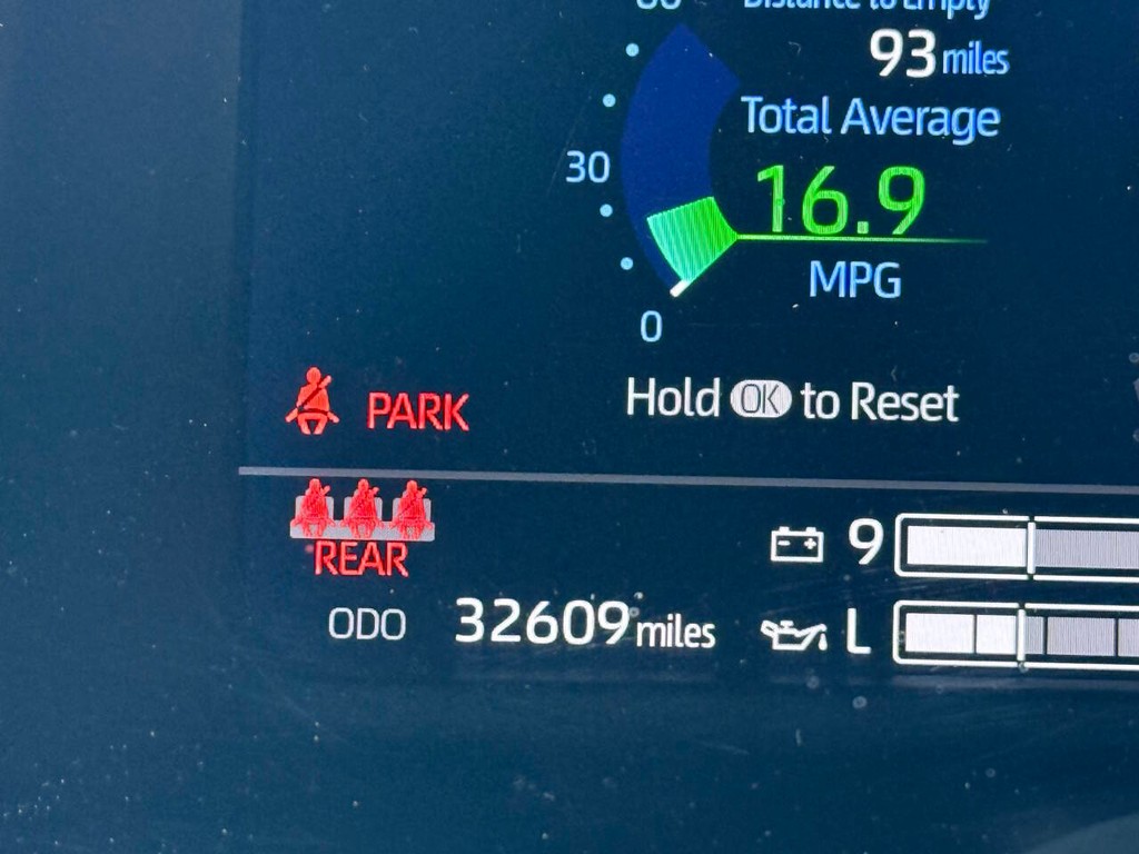 Toyota Tundra 4WD Vehicle Full-screen Gallery Image 34