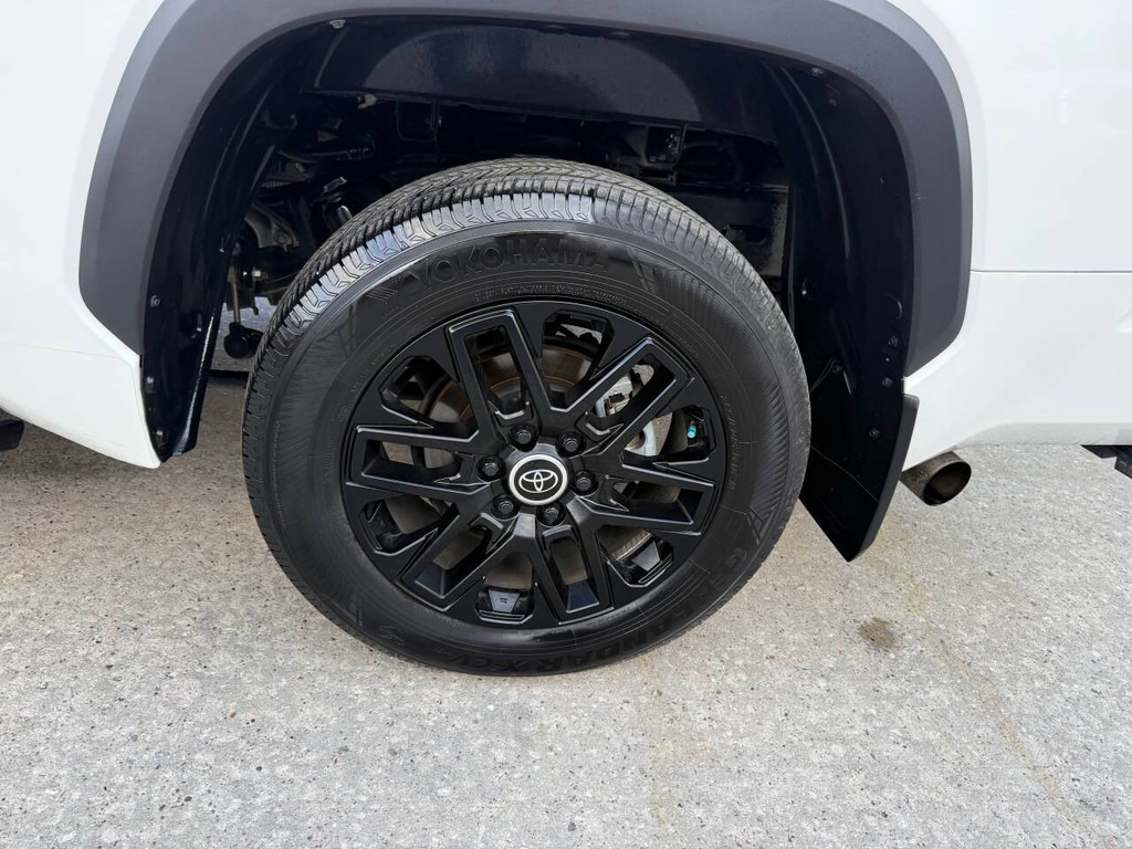 Toyota Tundra 4WD Vehicle Full-screen Gallery Image 37