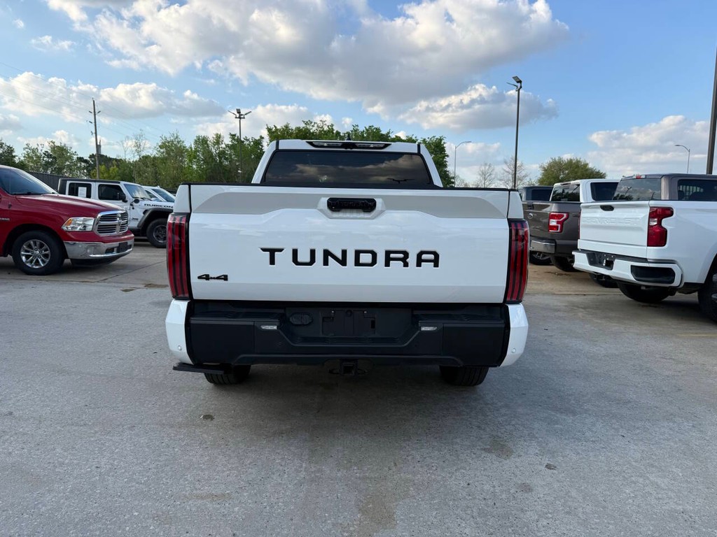 Toyota Tundra 4WD Vehicle Full-screen Gallery Image 39