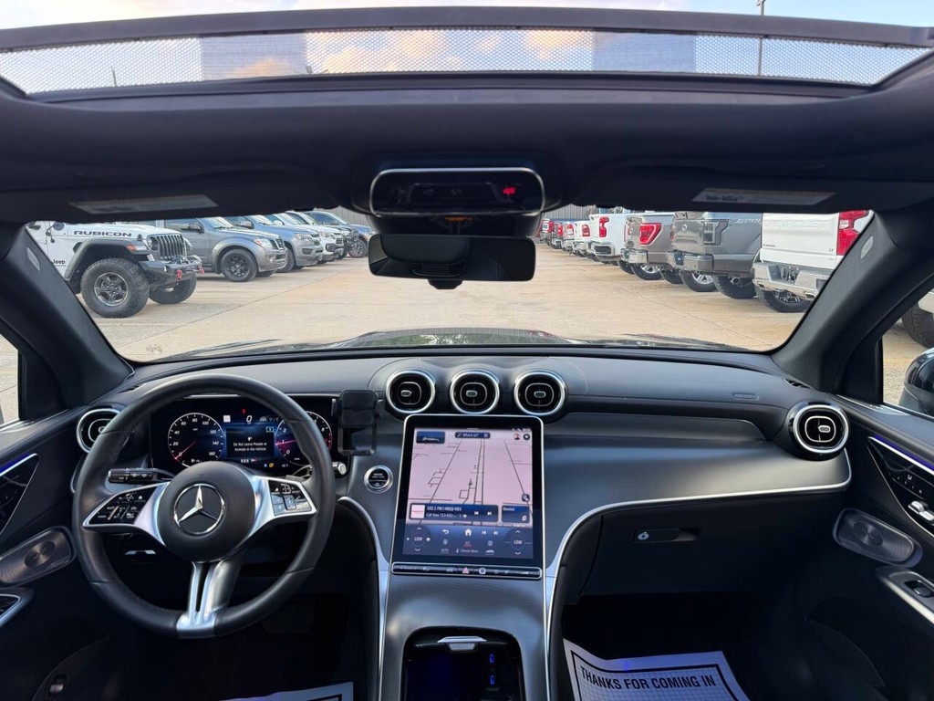 Mercedes-Benz GLC Vehicle Full-screen Gallery Image 17