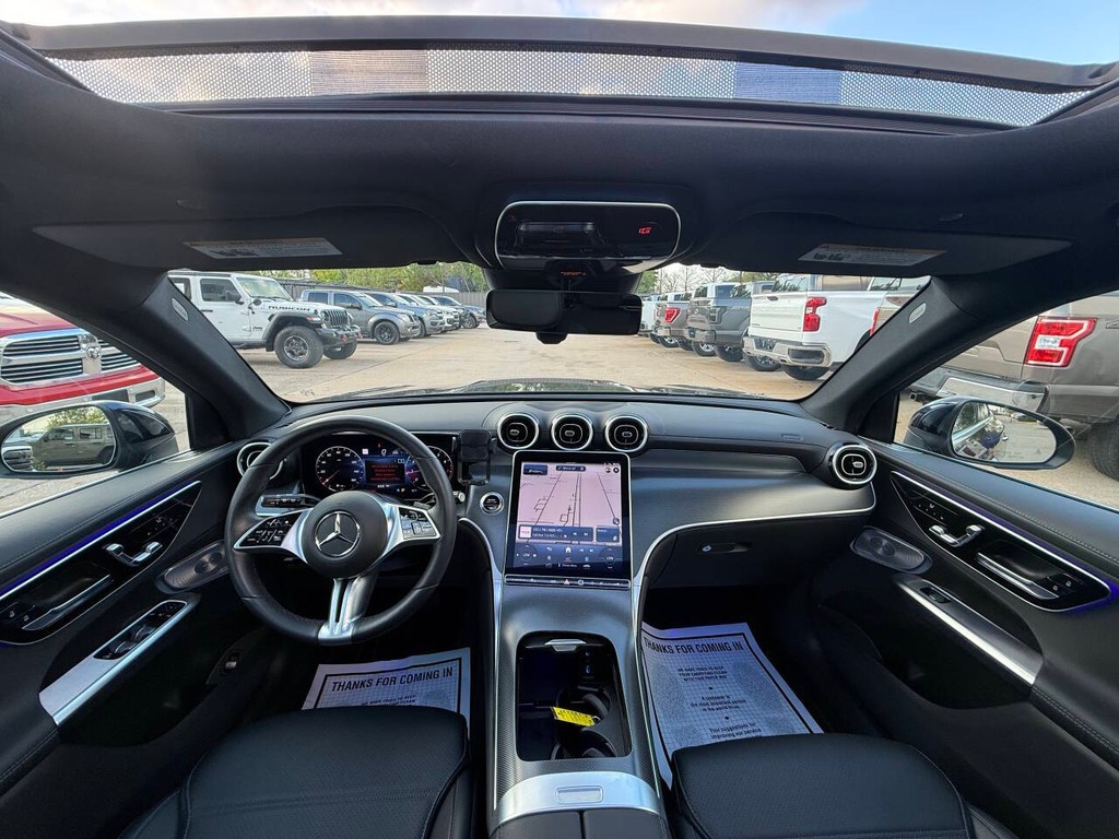 Mercedes-Benz GLC Vehicle Full-screen Gallery Image 18