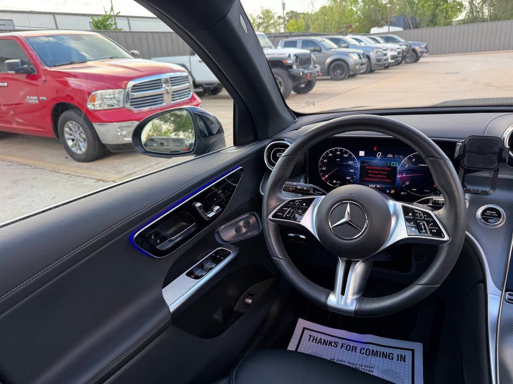 Mercedes-Benz GLC Vehicle Full-screen Gallery Image 19