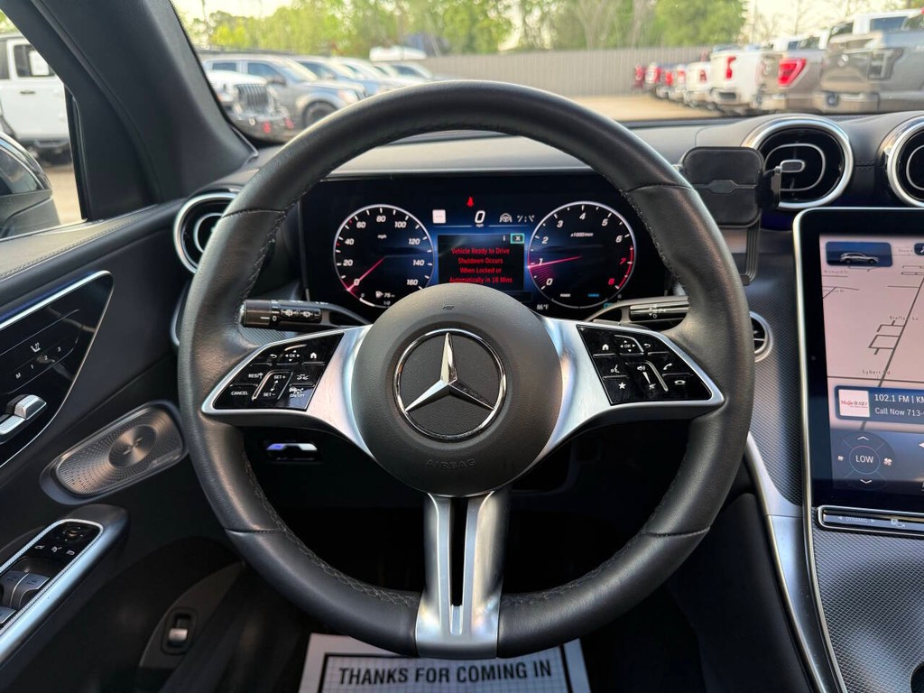 Mercedes-Benz GLC Vehicle Full-screen Gallery Image 22