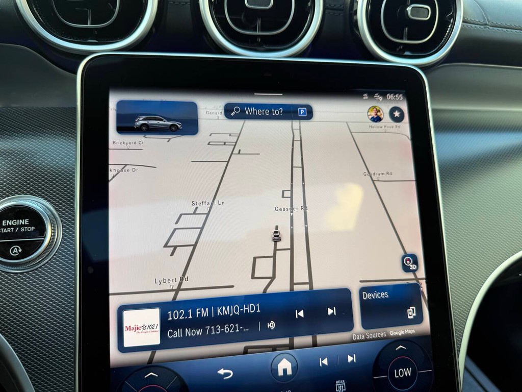 Mercedes-Benz GLC Vehicle Full-screen Gallery Image 25