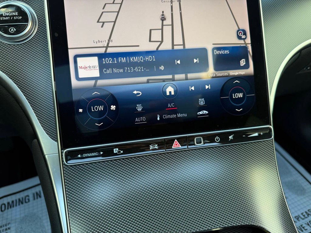 Mercedes-Benz GLC Vehicle Full-screen Gallery Image 28