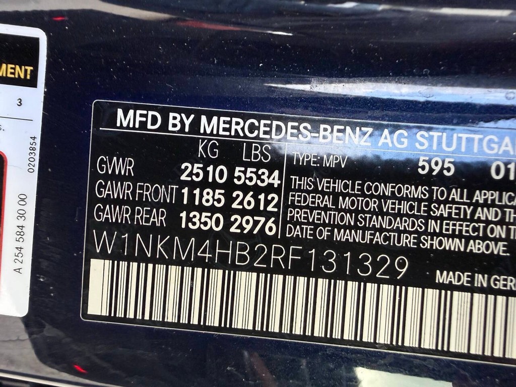 Mercedes-Benz GLC Vehicle Full-screen Gallery Image 35