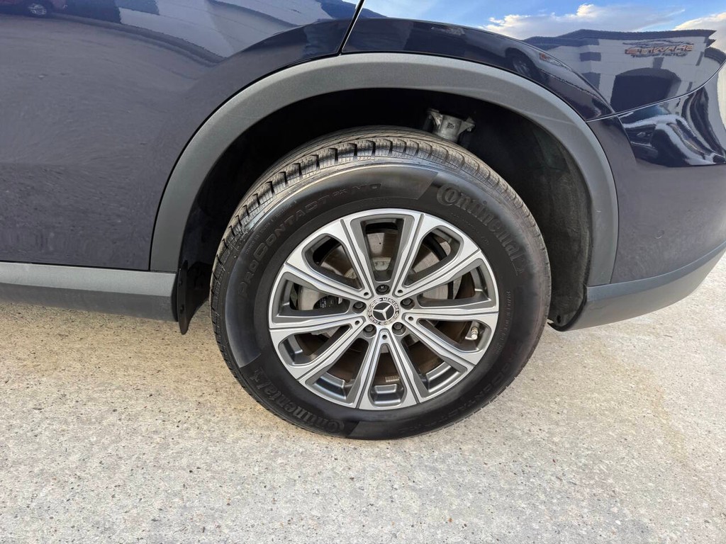 Mercedes-Benz GLC Vehicle Full-screen Gallery Image 37