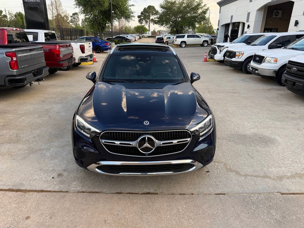Mercedes-Benz GLC Vehicle Full-screen Gallery Image 41