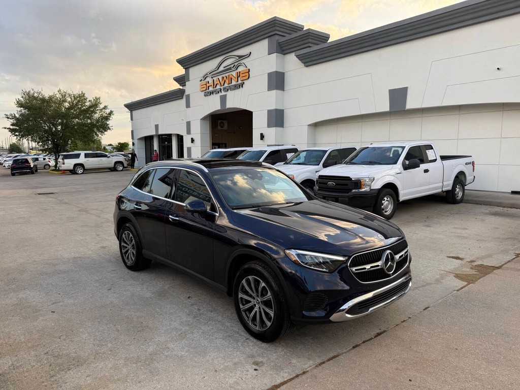 Mercedes-Benz GLC Vehicle Full-screen Gallery Image 44