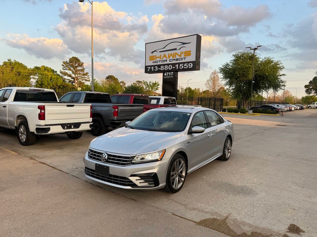 Volkswagen Passat Vehicle Full-screen Gallery Image 03