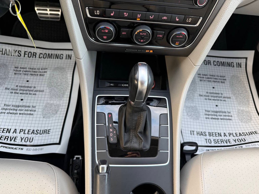 Volkswagen Passat Vehicle Full-screen Gallery Image 28