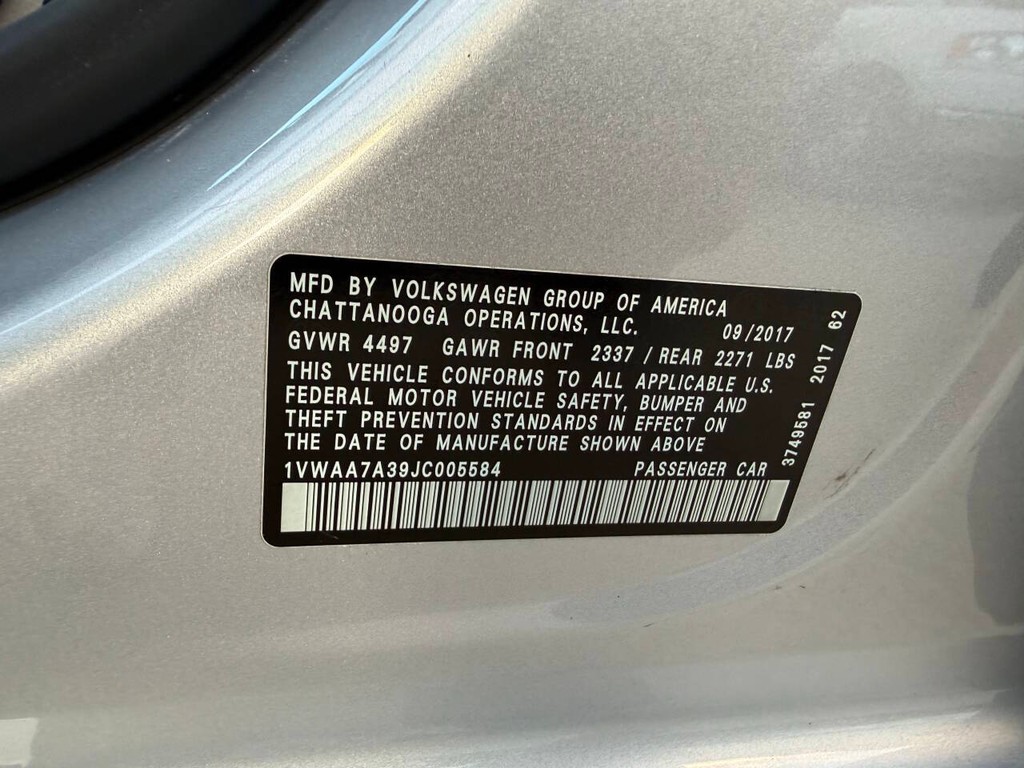 Volkswagen Passat Vehicle Full-screen Gallery Image 32