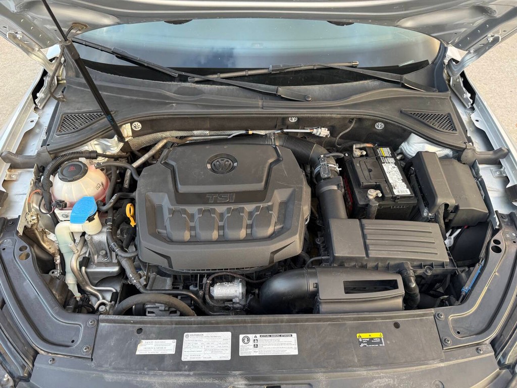 Volkswagen Passat Vehicle Full-screen Gallery Image 33