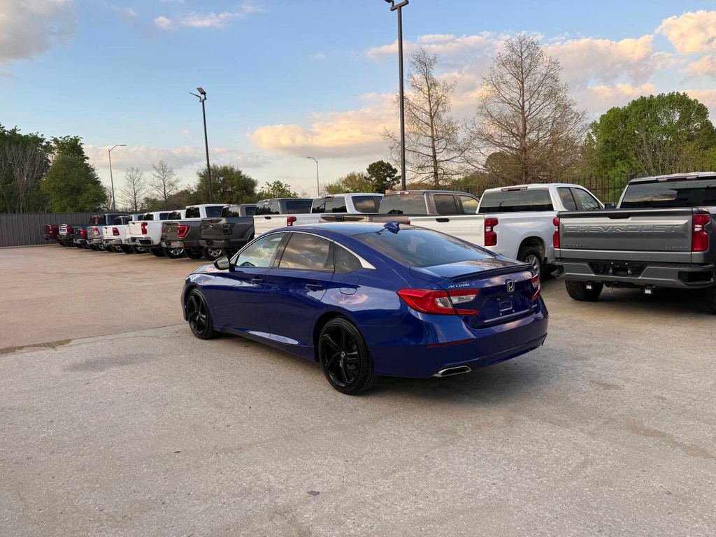 Honda Accord Sedan Vehicle Full-screen Gallery Image 04