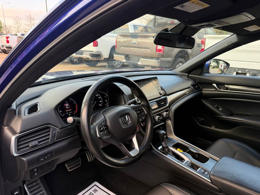 Honda Accord Sedan Vehicle Full-screen Gallery Image 06