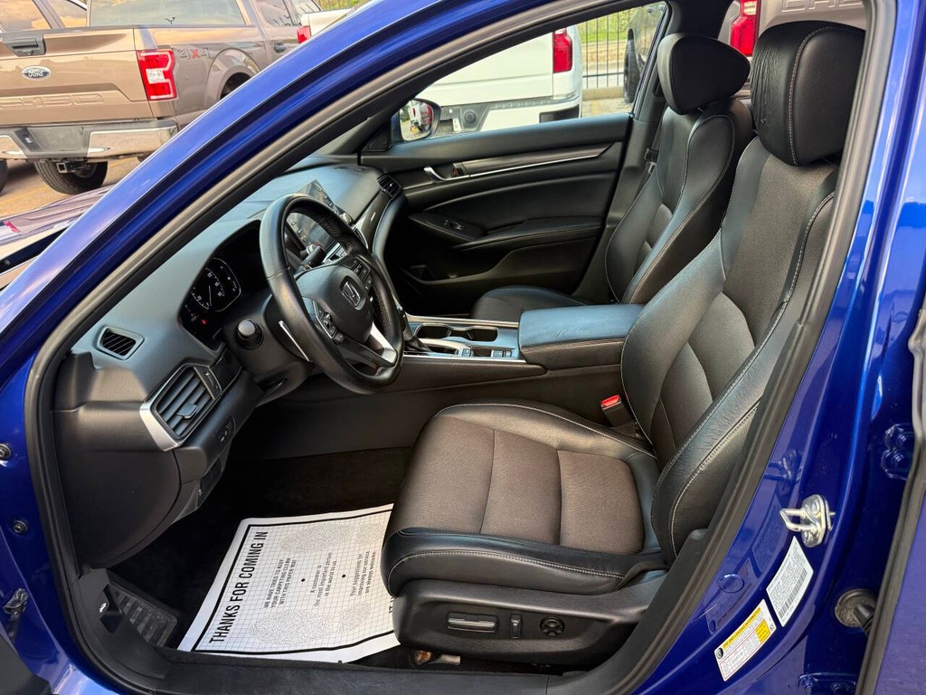 Honda Accord Sedan Vehicle Full-screen Gallery Image 07