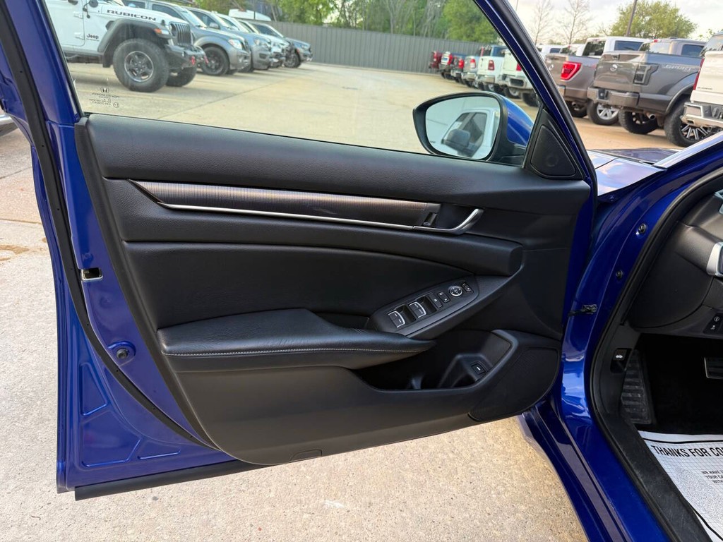 Honda Accord Sedan Vehicle Full-screen Gallery Image 08