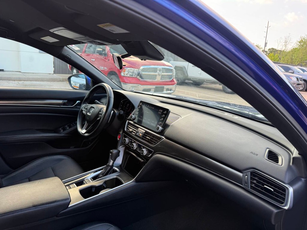 Honda Accord Sedan Vehicle Full-screen Gallery Image 09