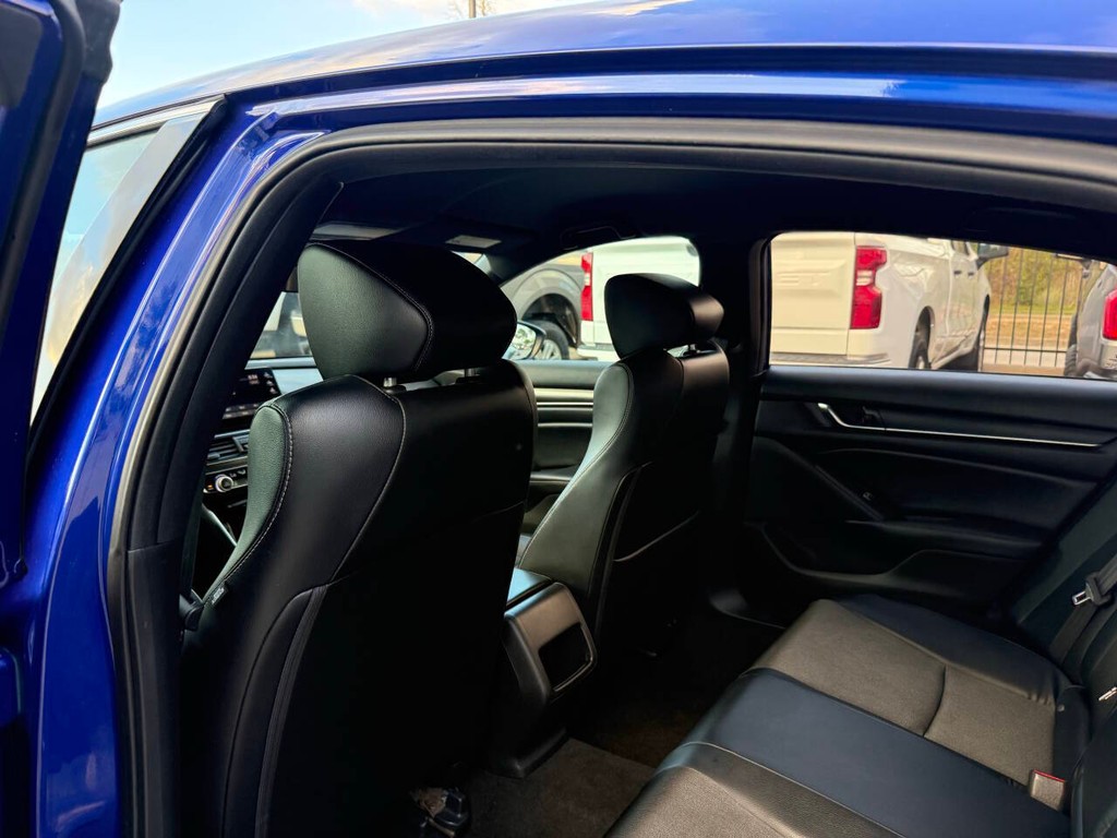 Honda Accord Sedan Vehicle Full-screen Gallery Image 12