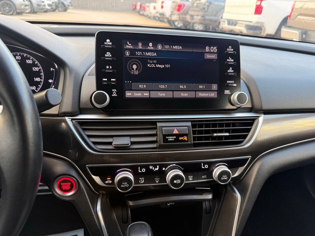 Honda Accord Sedan Vehicle Full-screen Gallery Image 24