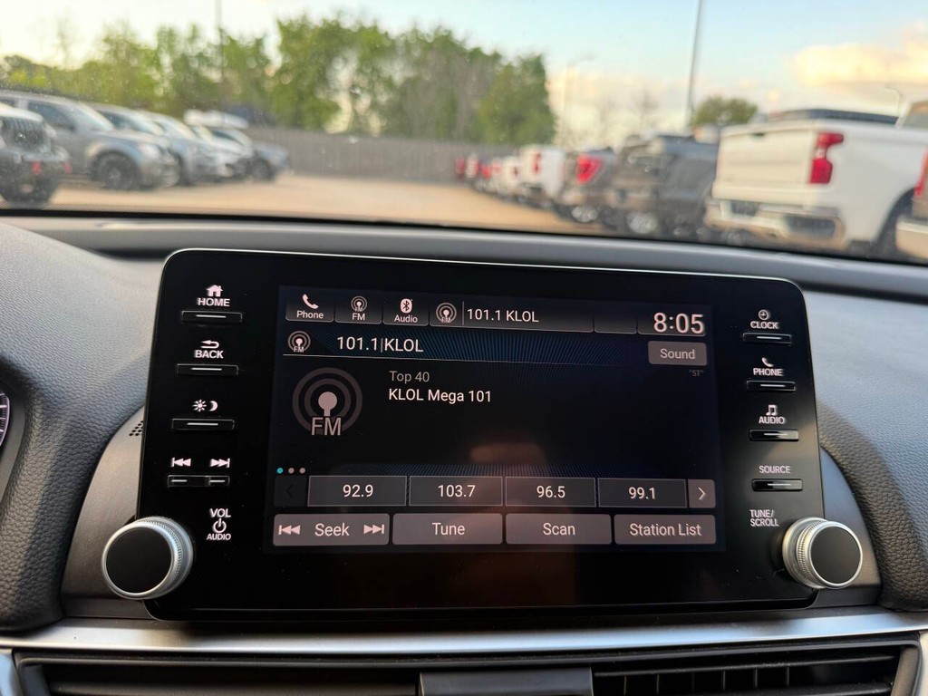 Honda Accord Sedan Vehicle Full-screen Gallery Image 25