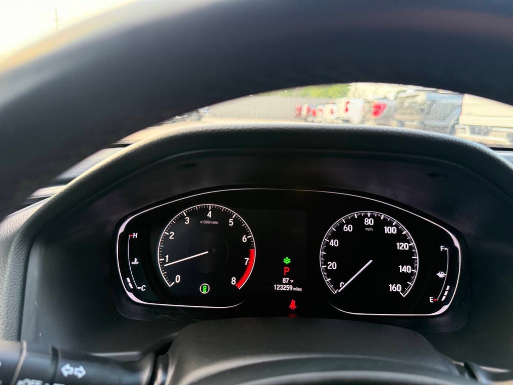 Honda Accord Sedan Vehicle Full-screen Gallery Image 30