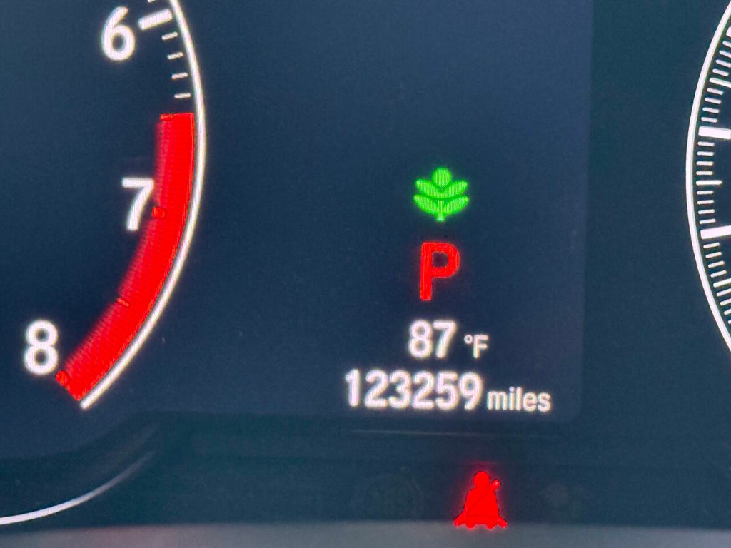 Honda Accord Sedan Vehicle Full-screen Gallery Image 31